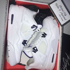 Sold!! Jordan 4 metallic purple comes with og box